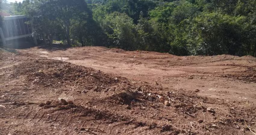 Terreno com excelente topografia no Bairto São Nicolau em Atibaia SP.  Todo murado ótima localização em bairro nobre da cidade próximo ao Centro.