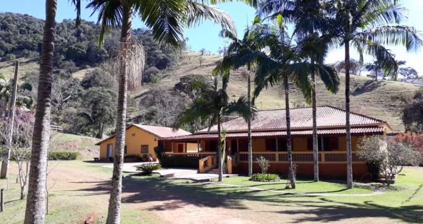 Sitio localizado em Cambui- MG Área de 240.000 metros quadrados.