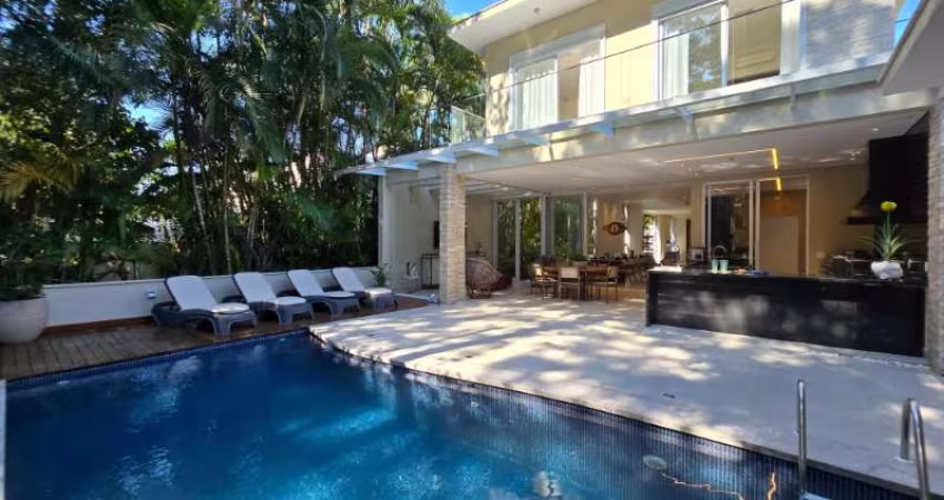 Luxuosa casa de alto padrão na Riviera de São Lourenço, Bertioga-SP: 6 quartos, 6 suítes, 3 salas, 10 banheiros, 6 vagas, 500m².