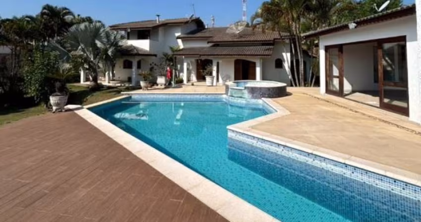 Casa térrea no Condomínio Panorama em Atibaia SP  4 suítes, 3 salas,  piscina, área gourmet,  sauna, espaço gramado.