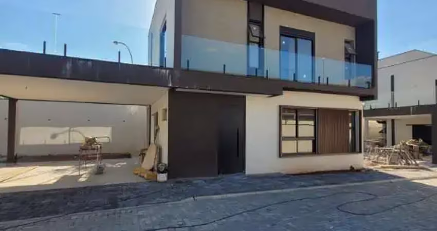 Sobrado novo em condomínio fechado na cidade de atibaia sp.  são 3 suítes,  piscina, churrasqueira,  totalmente mobiliada.