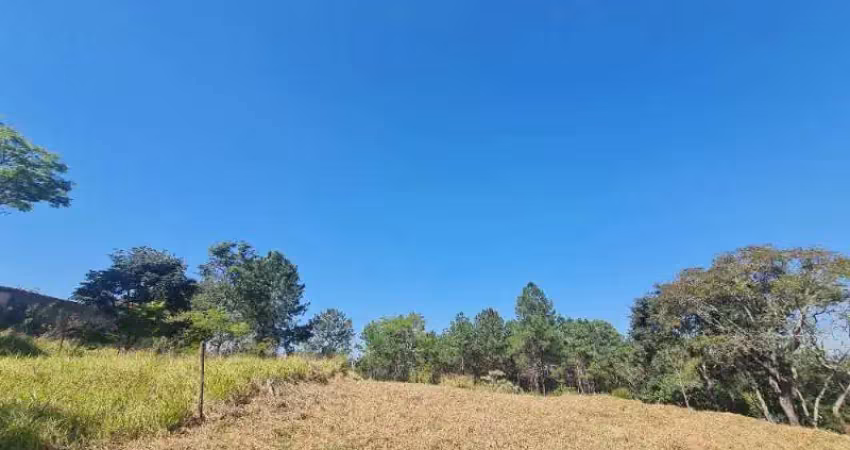 Terreno plano no condomínio estancia dos lagos em atibaia sp. são 1.500 m2 totalmente aproveitável e plano, uma vista linda e excelente localização.