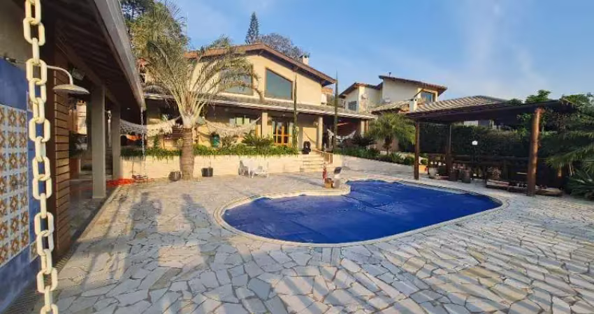 Casa em condomínio à venda em atibaia-sp, condomínio chácaras pedra grande: 4 suítes, 3 salas, 6 banheiros, piscina, área gourmet, 370m² útil