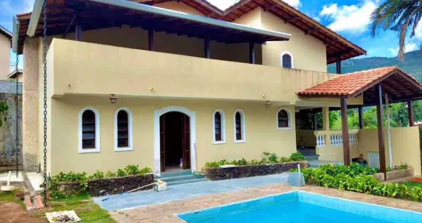 Casa no jardim maristela em atibaia sp.  são 3 dormitórios sendo 1 suíte,  sala ampla, cozinha, despensa, lavabo, piscina churrasqueira,  garagem para