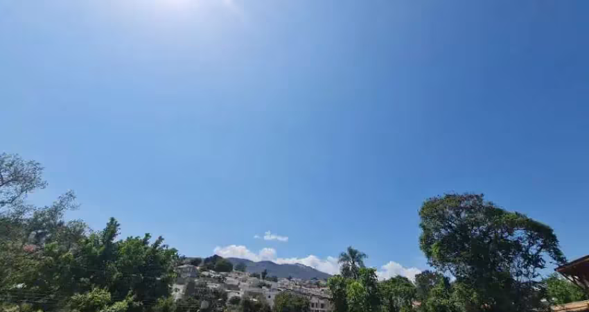 Terreno muito bem localizado no bairro jardim paulista em atibaia.  com 1060 m2 vista para a pedra grande e próximo da principal avenida da cidade.