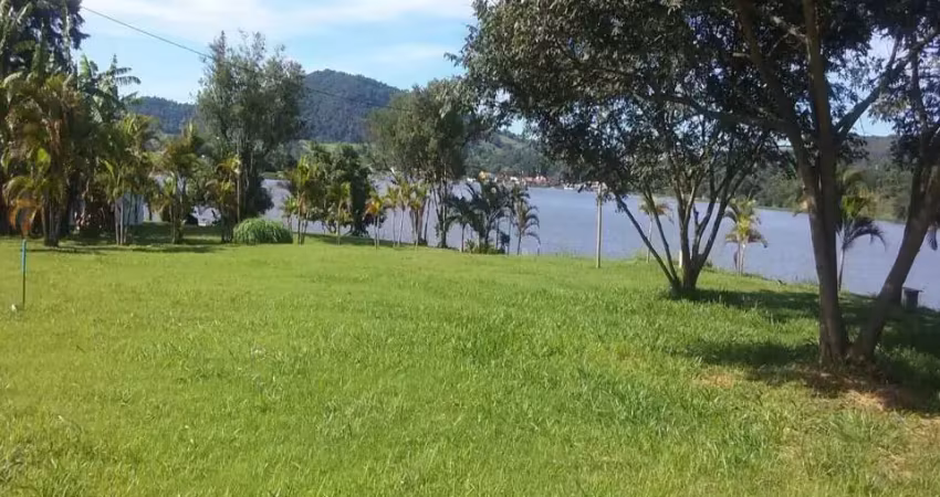 Terreno na beira da rodovia dom pedro km 81 sentido jacareí com fundo para represa de atibaia. excelente para empresas