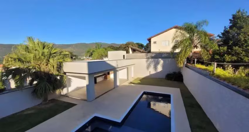 Casa nova na vila giglio em atibaia sp.  são 3 suítes, sala ampla, cozinha, lavanderia,  lavabo, despensa,  área gourmet,  wc externo,  piscina, espaço gramado,
