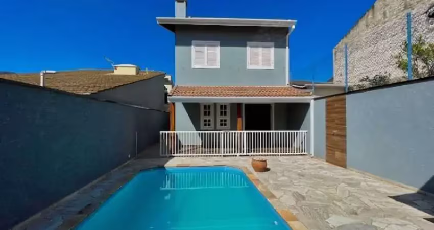 Casa na vila giglio em atibaia com 3 dormitórios sendo 1 suíte,  sala ampla, cozinha, piscina,  churrasqueira.
