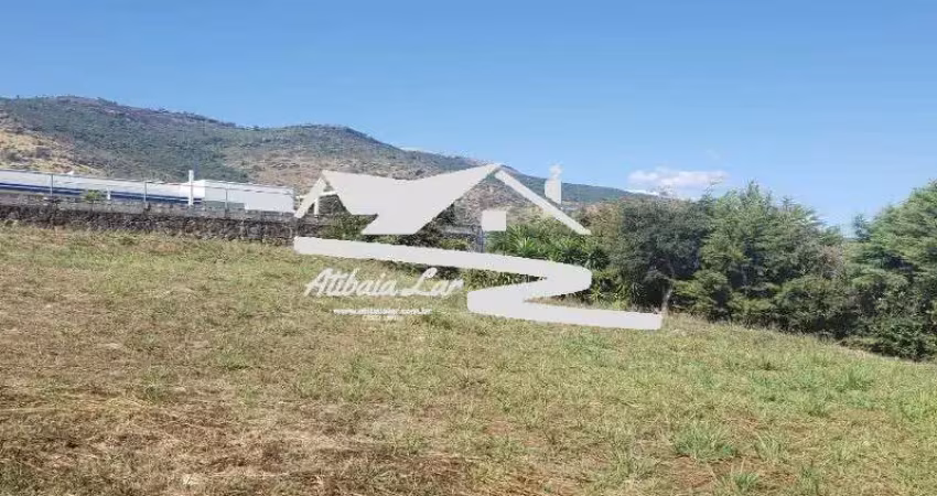 Terreno condomínio flamboyant com 1.050 m2 vista para pedra grande, aclive em relação a rua.  valor r$ 830 mil