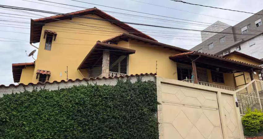 Casa com 4 quartos à venda na Rua Sepetiba, Caiçaras, Belo Horizonte