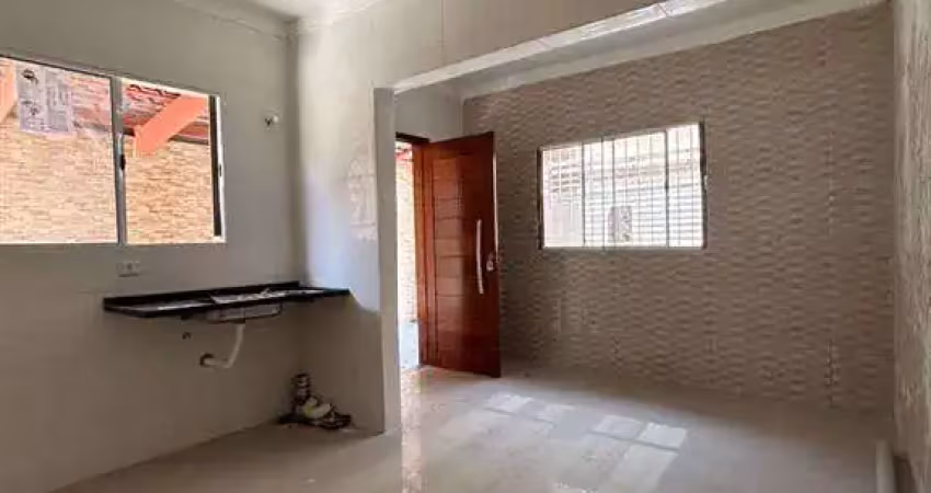 Casa reformada para venda, 01 dormitório, na vila mirim.