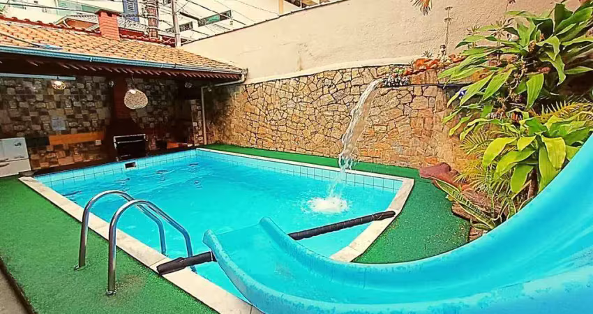 Sobrado à 150 metros da praia, para venda no canto do forte
