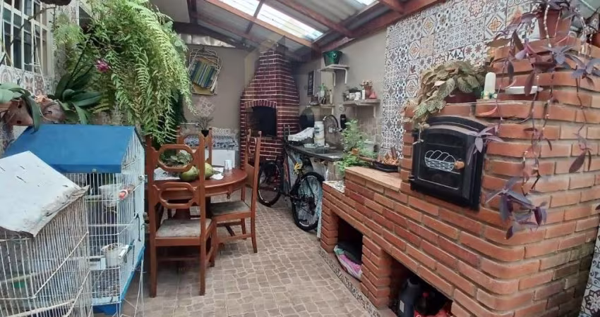 Casa à venda com 135 metros 3 dormitórios. Balneário Maracanã. Praia Grande