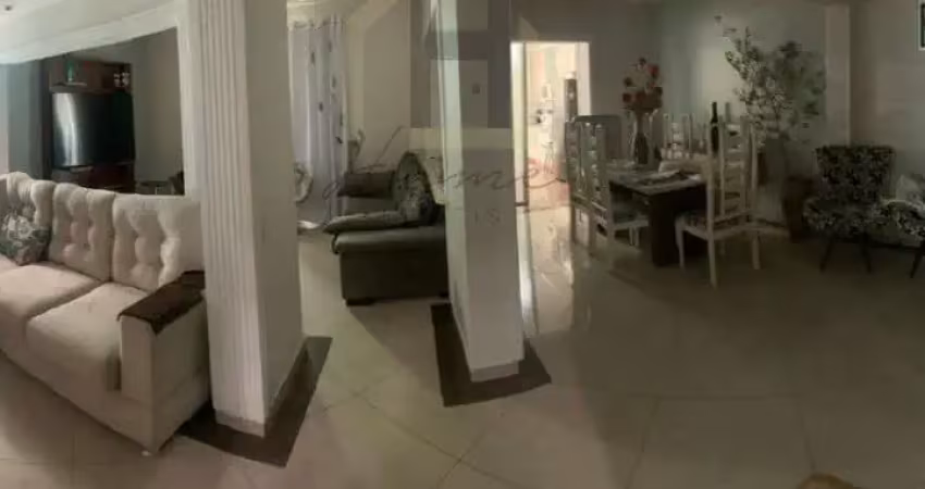 Sobrado à venda com 300 metros 3 dormitórios sendo 1 suíte. Bairro Centreville. Santo André.