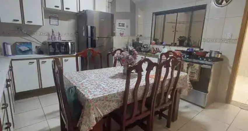 Residência  sobrado com 2 quartos e 2 vagas na osvaldo cruz, são caetano - sp: 122m² de conforto!
