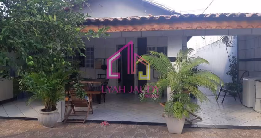 Casa à venda, Cidade Alta, Cuiabá, MT, 1 suíte + 2 quartos, área gourmet com churrasqueira, piscina