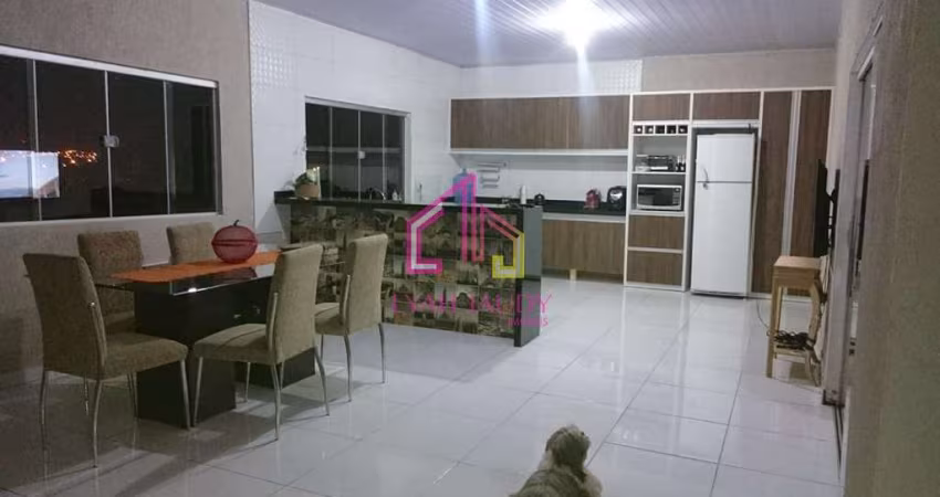 Casa  à venda no Mapim, Várzea Grande-MT, 360m2, 3 dorm, 3 vagas, cozinha com armários planejados e