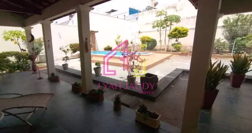 Casa à Venda, SANTA ROSA, Cuiabá -MT,  208m², 4 vagas, 3 salas amplas, quintal, à 700 m do shopping