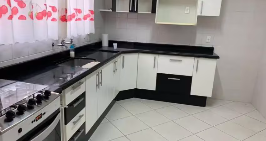 Sobrado à venda no Condomínio Sônia Maria, em Sorocaba-SP.