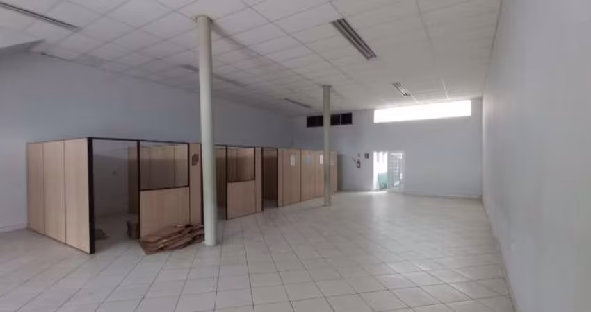 Salão comercial à venda no Jardim Toledo, em Votorantim-SP.