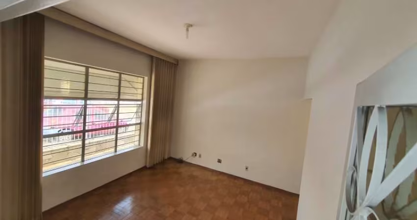 Casa térrea à venda na Vila Augusta, em Sorocaba-SP.