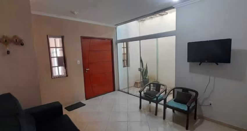 Sobrado à venda no Jardim São Guilherme, em Sorocaba- SP.