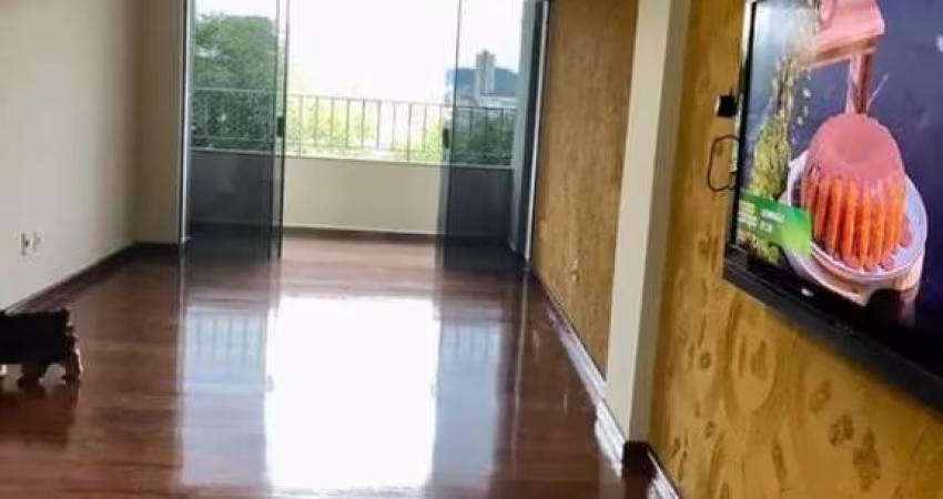 Apartamento à venda no Edifício Fernando Silva, em Sorocaba-SP.