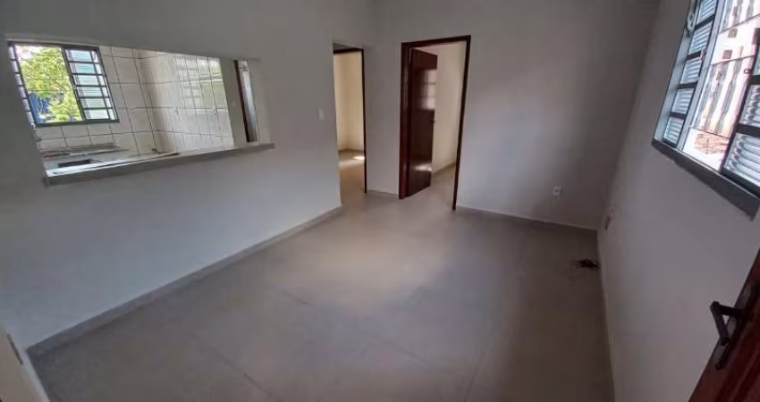 Apartamento à venda no Jardim Saíra, em Sorocaba-SP.