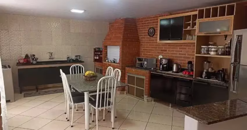 Sobrado à venda no Jardim São Camilo, em Sorocaba-SP.
