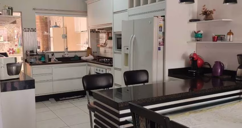 Sobrado à venda no Jardim Residencial Villa Amato, em Sorocaba-SP.