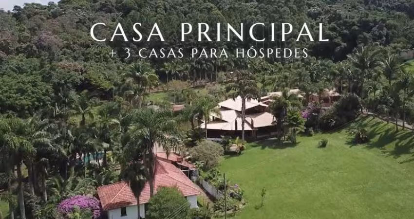 Mansão à venda em Mogi das Cruzes, em Mogi das Cruzes-SP.