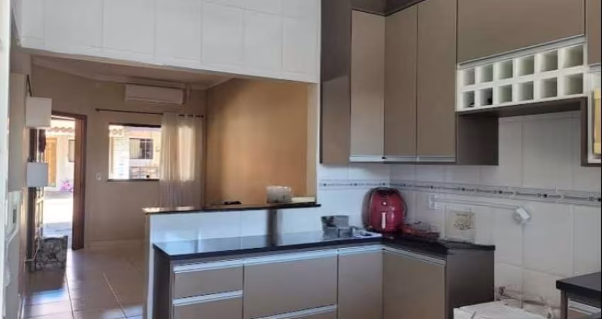 Casa térrea à venda no Condomínio Residencial Santa Mônica, em Sorocaba-SP.