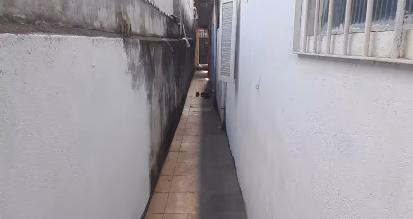 Quarto, cozinha e banheiro, com luz e água separadas