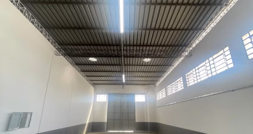 Sobre galpão no Chácaras Reunidas com 550 m² para alugar em São José dos Campos - SP