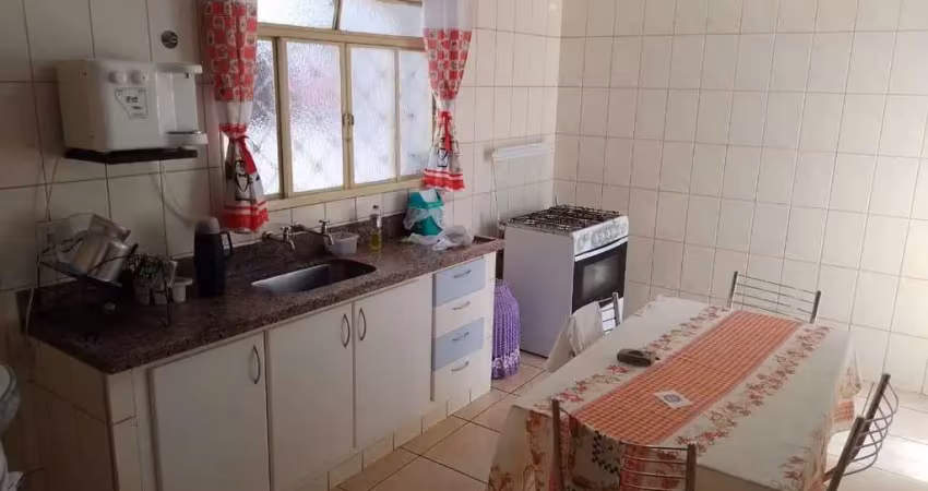 Casa para venda no ipiranga em uma travessa tranquila, 2 dormitorios, garagem em 150 m2 de area total