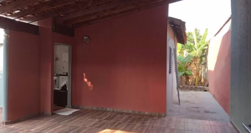 Casa para venda na Zona Leste no Antonio Palocci, 2 dormitorios, amplo quintal com arvores em 205 m2 de área total