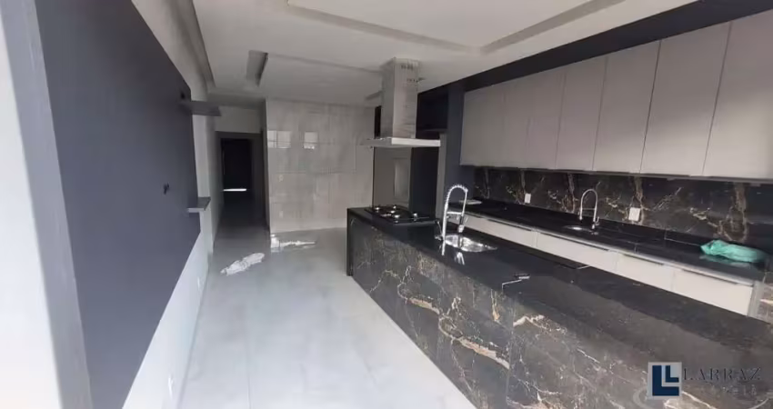 Linda casa nova alto padrão para venda no portal da mata, 3 suites com 1 master, gourmet e piscina em 300 m2 de area total, lazer no condomínio, porta