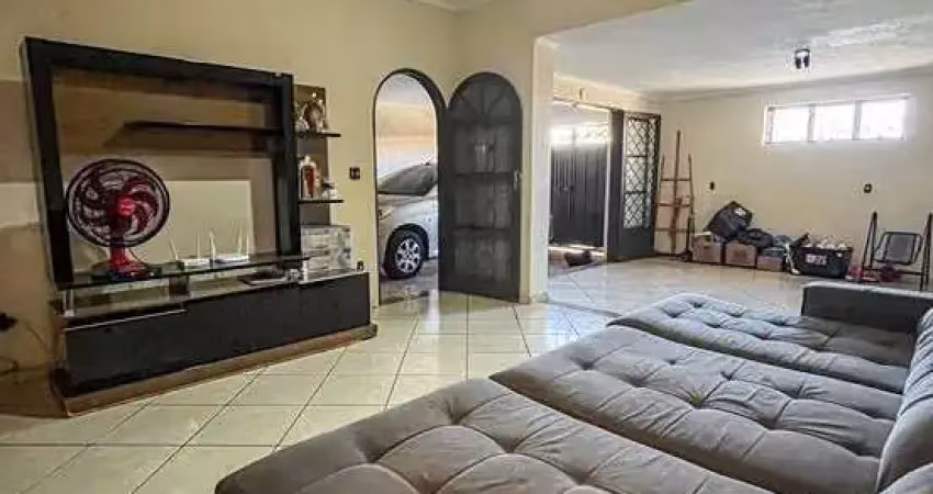 Ótima casa com cômodos amplos para venda nos campos eliseos, 2 dormitorios com 1 suite, amplo quintal em 180 m2 construidos