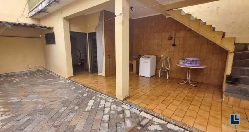 Casa para venda no parque dos bandeirantes, cômodos amplos, 3 dormitorios sendo 1 suite mais edícula em 262 m2 de área total