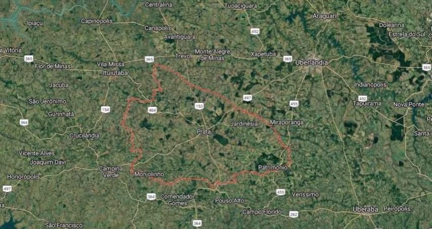 Fazenda para venda na região de Campina Verde-MG com 660 hectares sendo 470 hectares em soja, beira do rio, benfeitorias