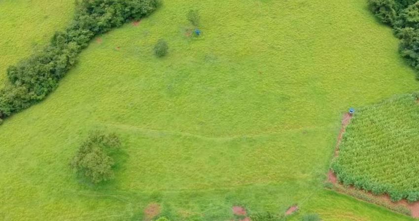 Sitio para venda na região de Campina Verde-MG com 24 hectares, no pé da serra, bom de benfeitorias, represa