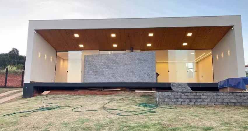 Linda casa rancho nova contemporânea para venda em alpinopolis-mg no condominio vale do rio grande, 2 dormitorios com 1 suite em 1.000 m2 de área tota