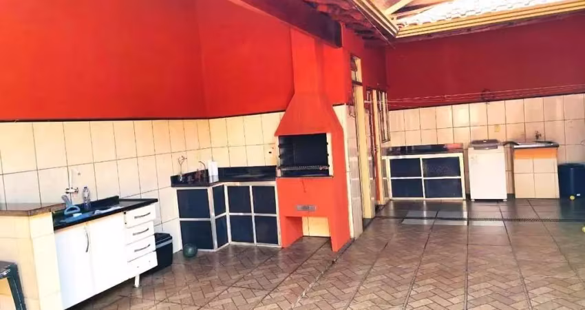Ótima casa para venda no diva tarla de carvalho, 4 dormitorios sendo 1 suite, varanda gourmet em 200 m2 de área total