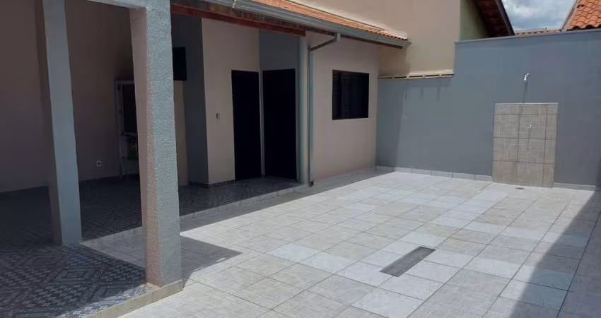 Ótima casa para venda em condomínio fechado na Zona Leste, Cond. Copacabana, 3 dormitorios com 1 suite em 200 m2 de área total