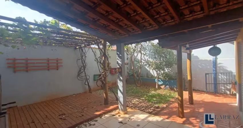 Casa para venda na Zona Leste na Av. Alfredo Ravaneli, 2 dormitorios, varanda gourmet, completa armários em 160 m2 de área total