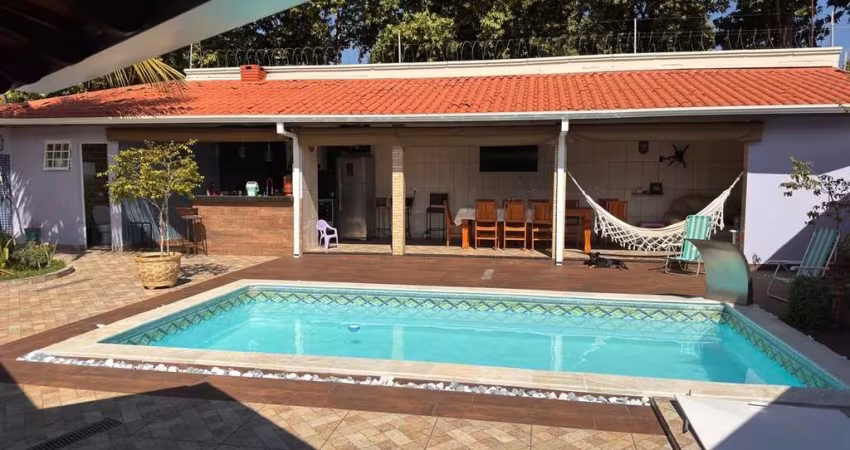 Casa diferenciada para venda no Villa Ditalia, 3 dormitorios 1 suite, varanda gourmet e piscina em 409 m2 total, lazer completo e segurança 24h