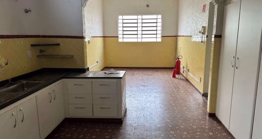 Casa para venda na Vila Tiberio, ótima localização, 4 dormitorios, varanda gourmet, 173 m2 construidos em um terreno de 182 m2