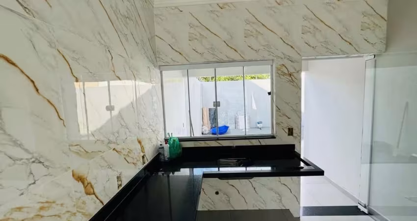 Linda casa nova para venda no Parque das Oliveiras, alto padrão de acabamento, 2 dormitorios com 1 suite em 160 m2 de área total