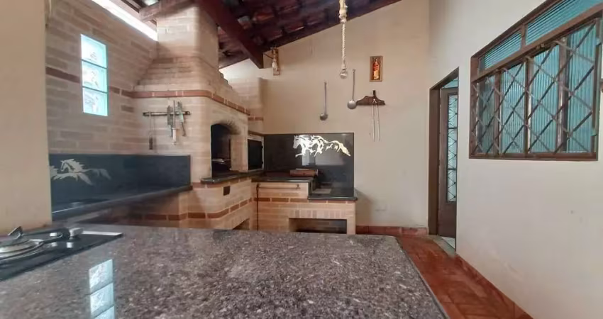 Linda casa para venda em Cravinhos no Jardim das Acacias, 3 dormitorios com 1 suite, varanda gourmet em 197 m2 construidos
