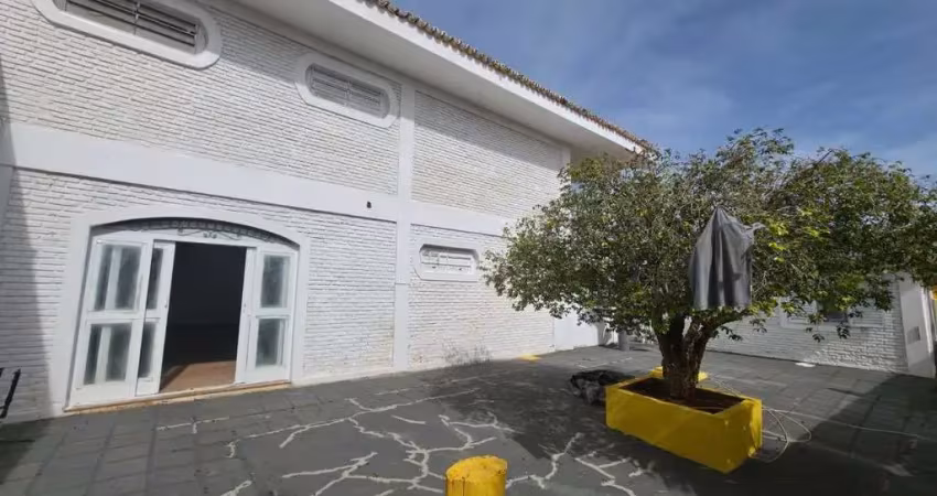 Amplo sobrado completamente reformada para venda ou locação na ribeirania, 5 suites, amplo quintal em 710 m2 construidos